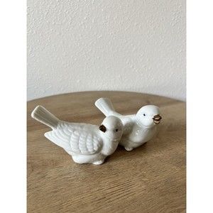 Pair Of White Doves/ Pigeons Figurines  Porcelain Courtship Made In Japan